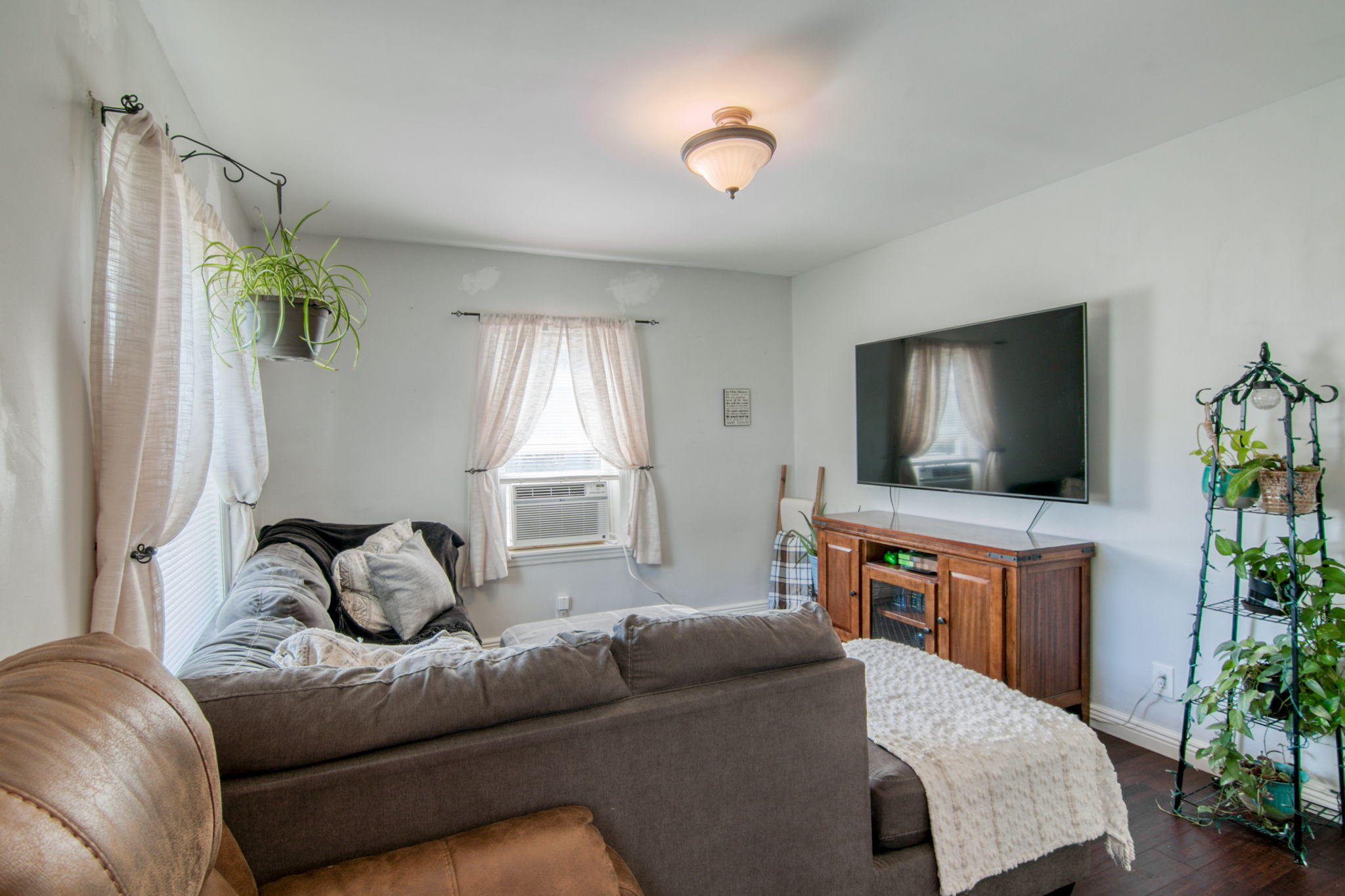 348 New Ludlow Rd, Chicopee, MA 01020 Seven Roads Real Estate Media