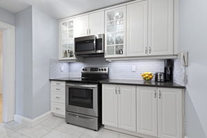1597 Bathurst St - Unit 8, Toronto, ON M6C 1M6, CA Photo 11