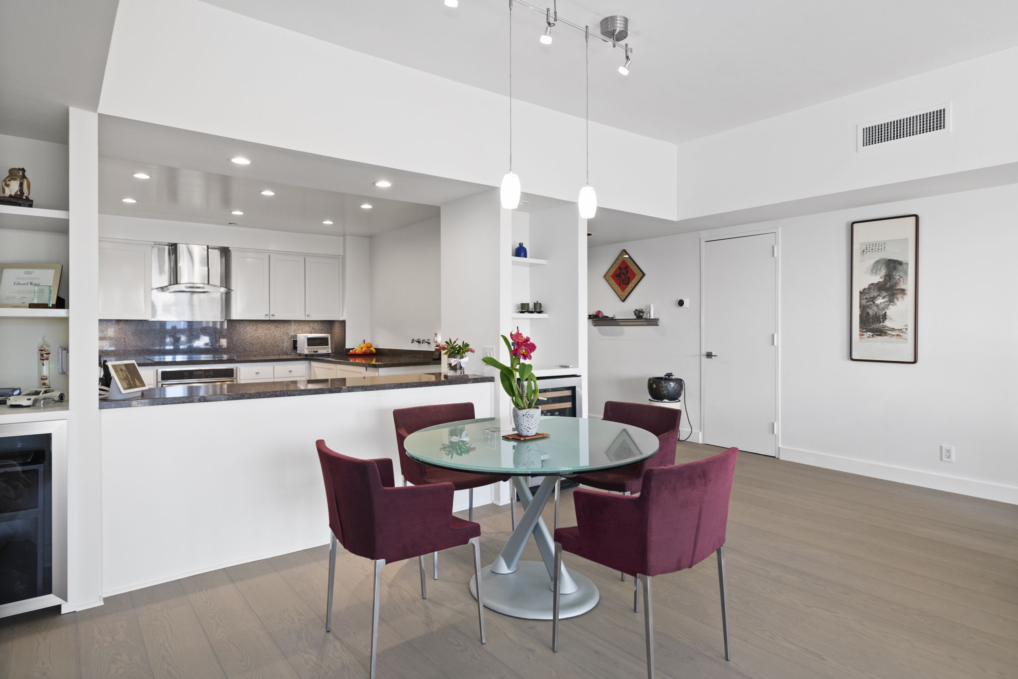 10445 Wilshire Blvd, Los Angeles, CA 90024, US Photo 5