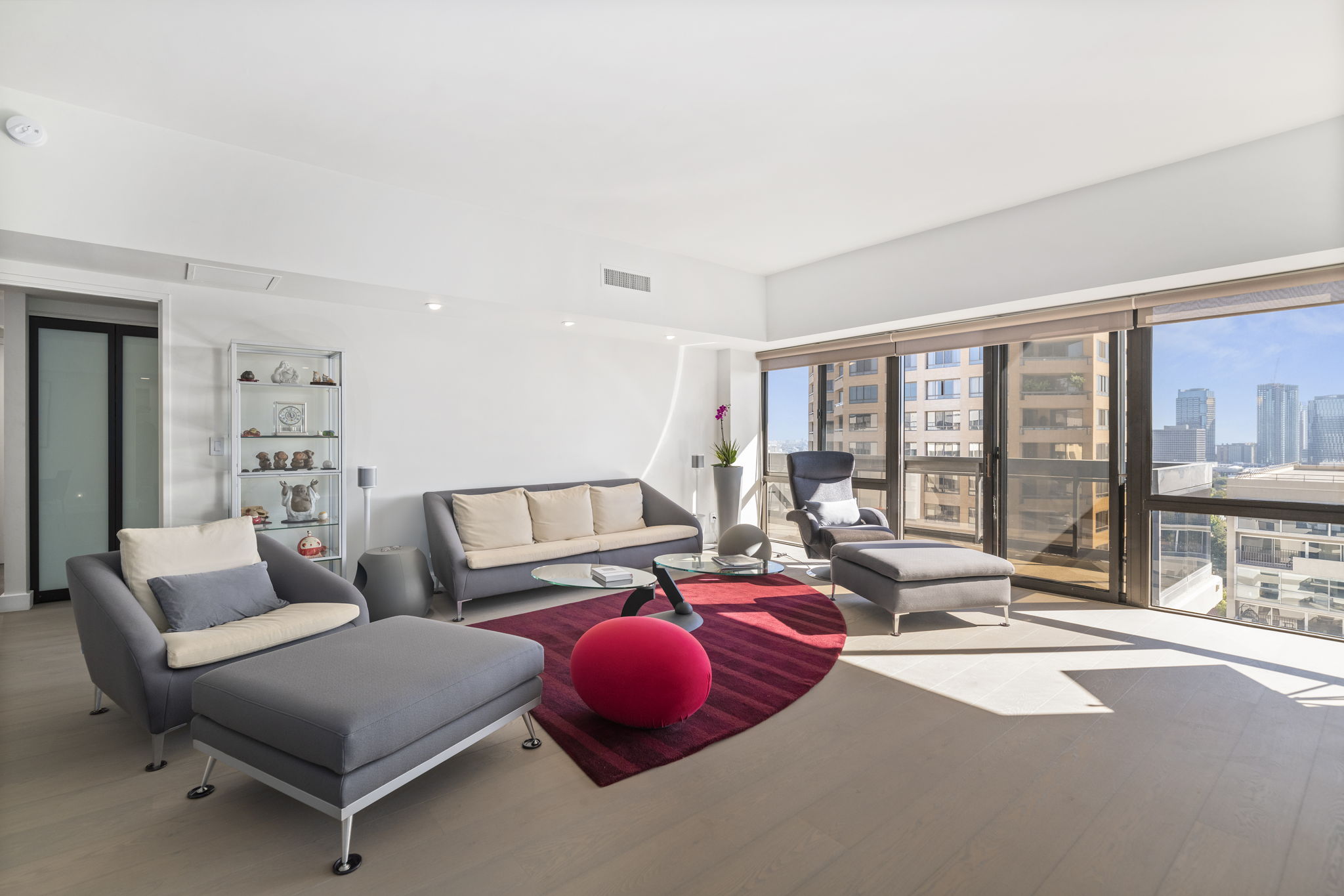 10445 Wilshire Blvd, Los Angeles, CA 90024, US Photo 2