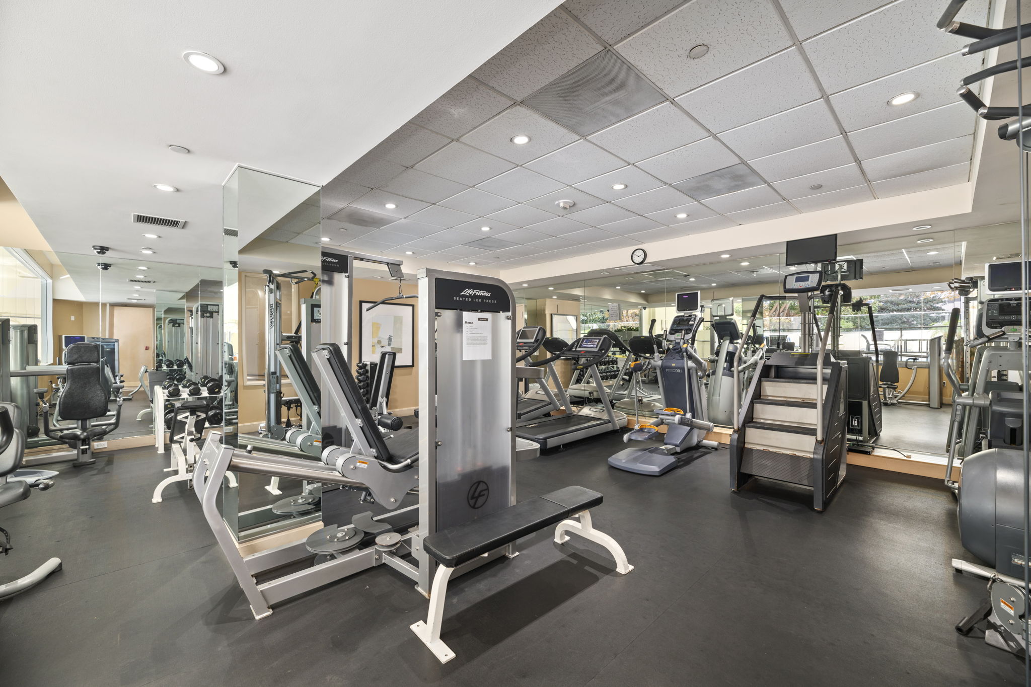 10445 Wilshire Blvd, Los Angeles, CA 90024, US Photo 27