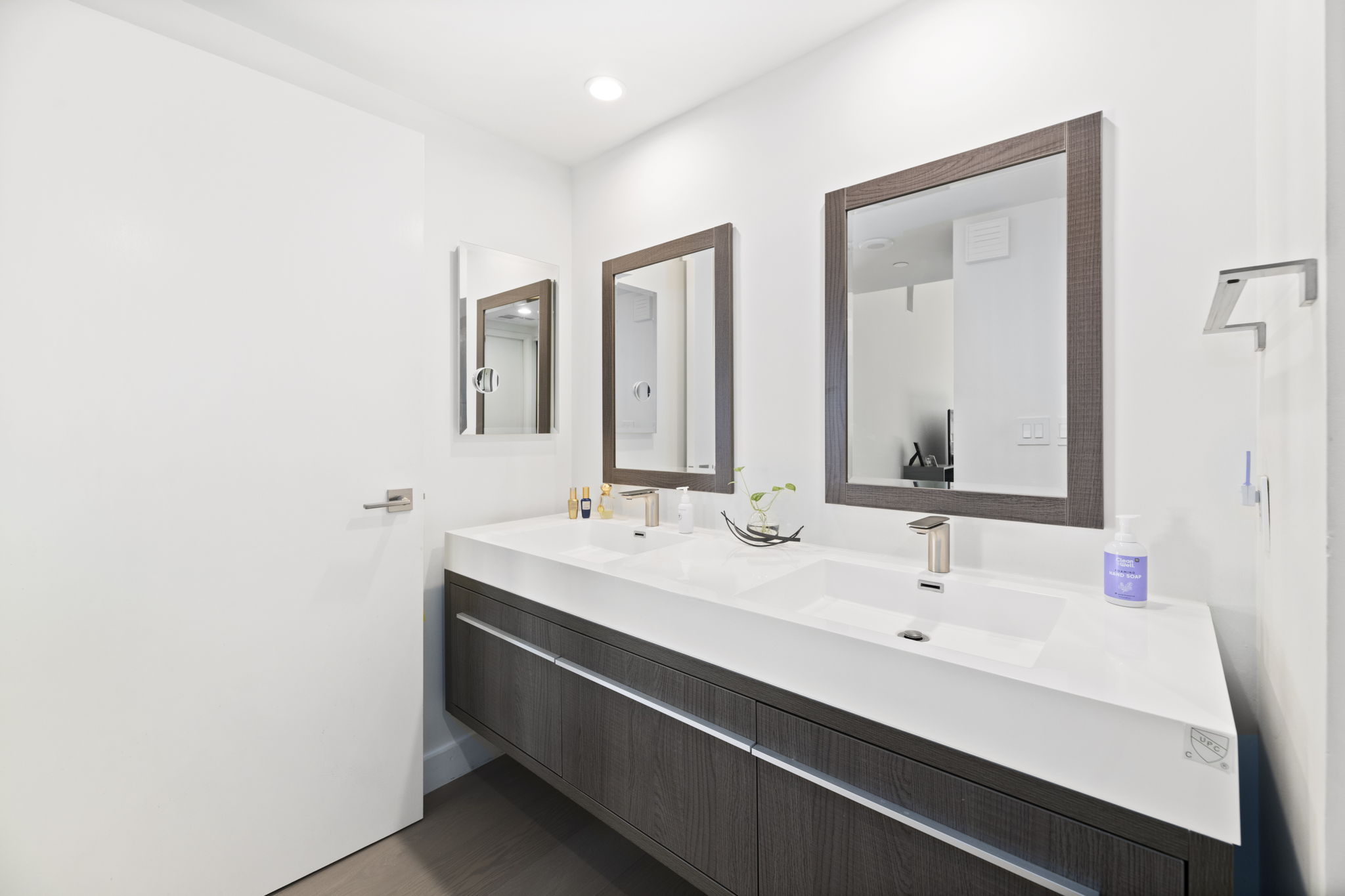 10445 Wilshire Blvd, Los Angeles, CA 90024, US Photo 13