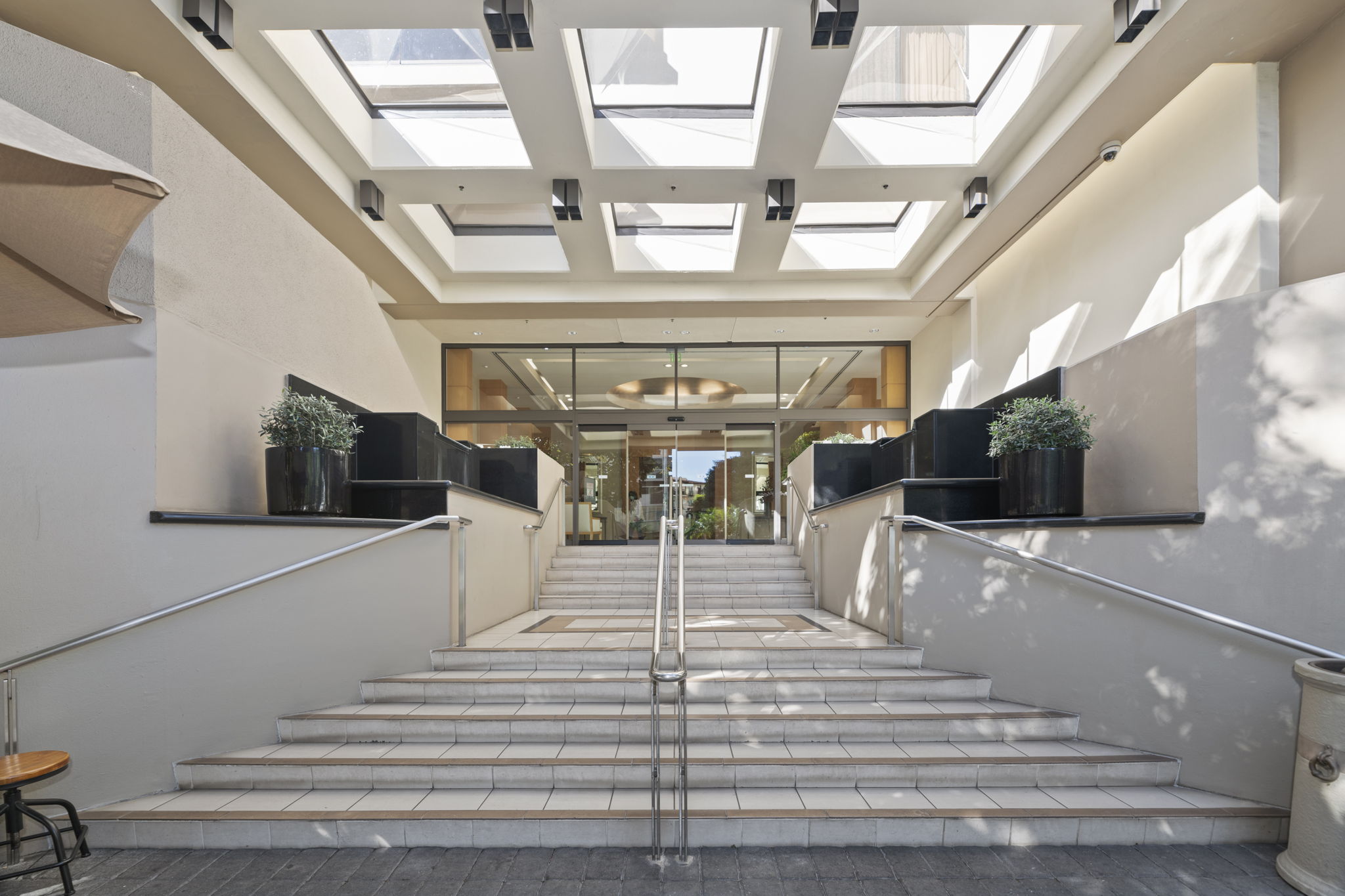 10445 Wilshire Blvd, Los Angeles, CA 90024, US Photo 33