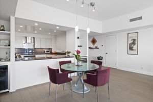 10445 Wilshire Blvd, Los Angeles, CA 90024, US Photo 4