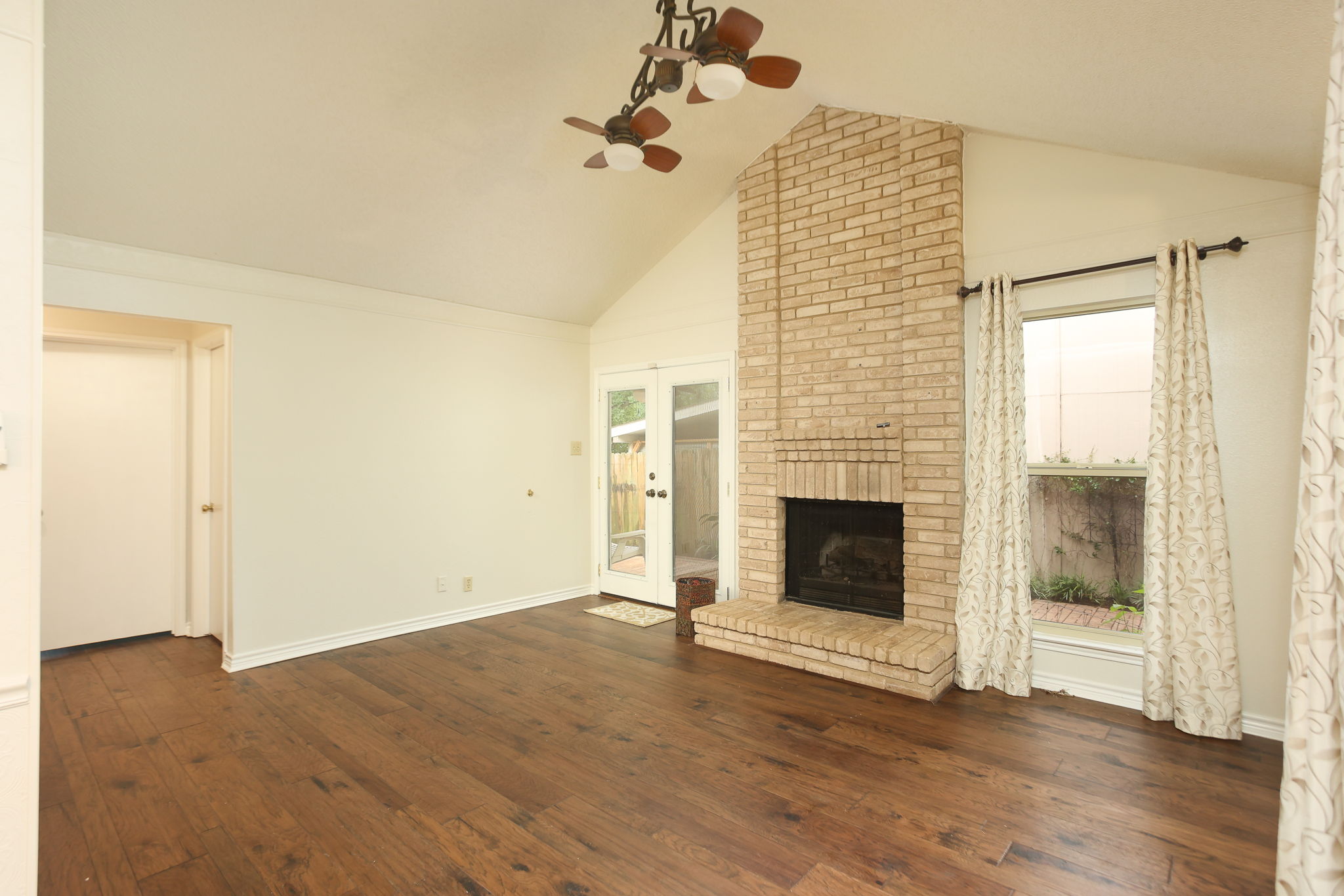 728 Meadow Gate, Converse, TX 78109, USA Photo 3