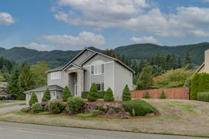 1365 Hemlock Ave SW, North Bend, WA 98045, USA Photo 2