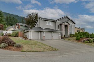 1365 Hemlock Ave SW, North Bend, WA 98045, USA Photo 3