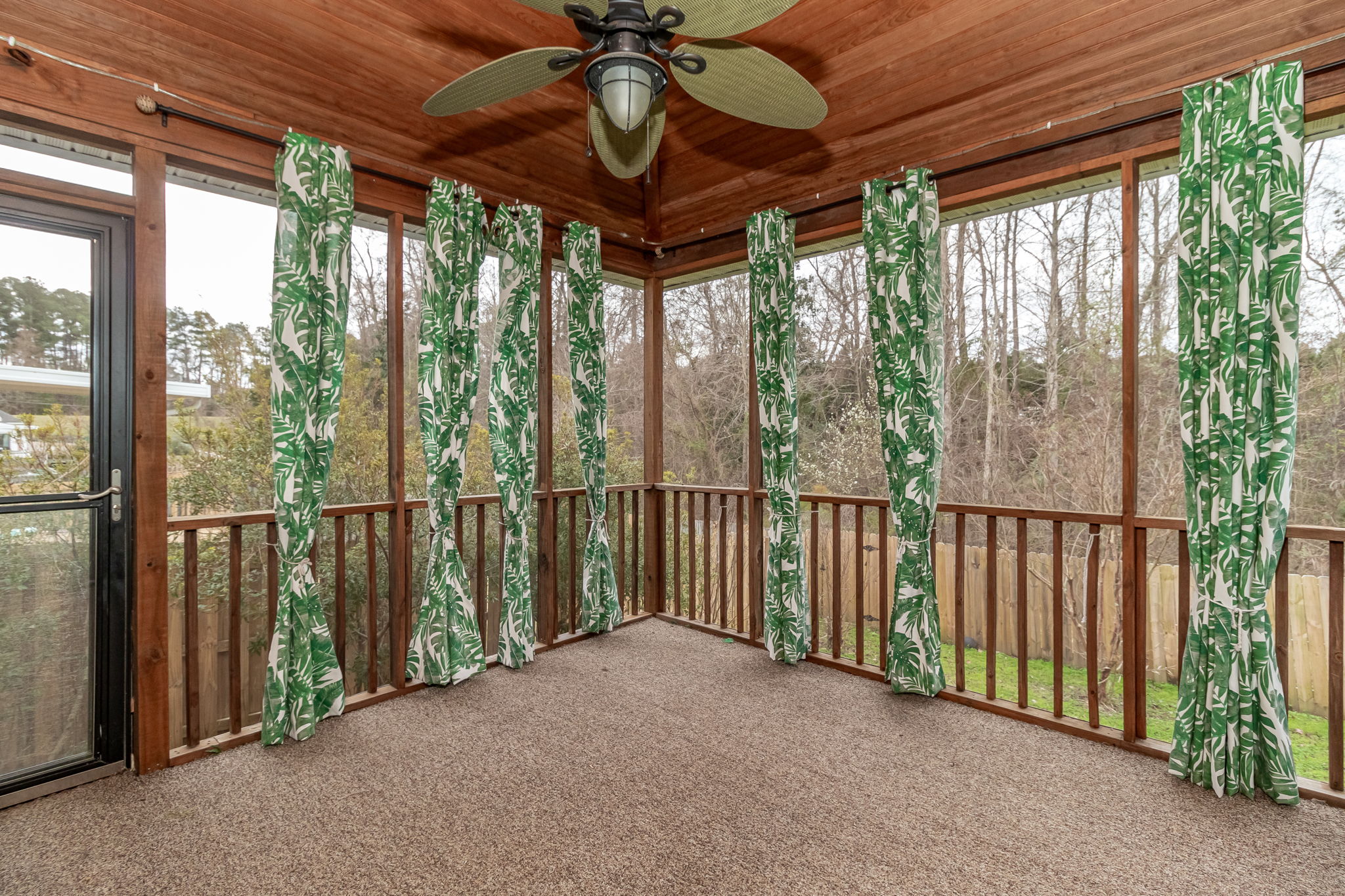 Screened-in Porch