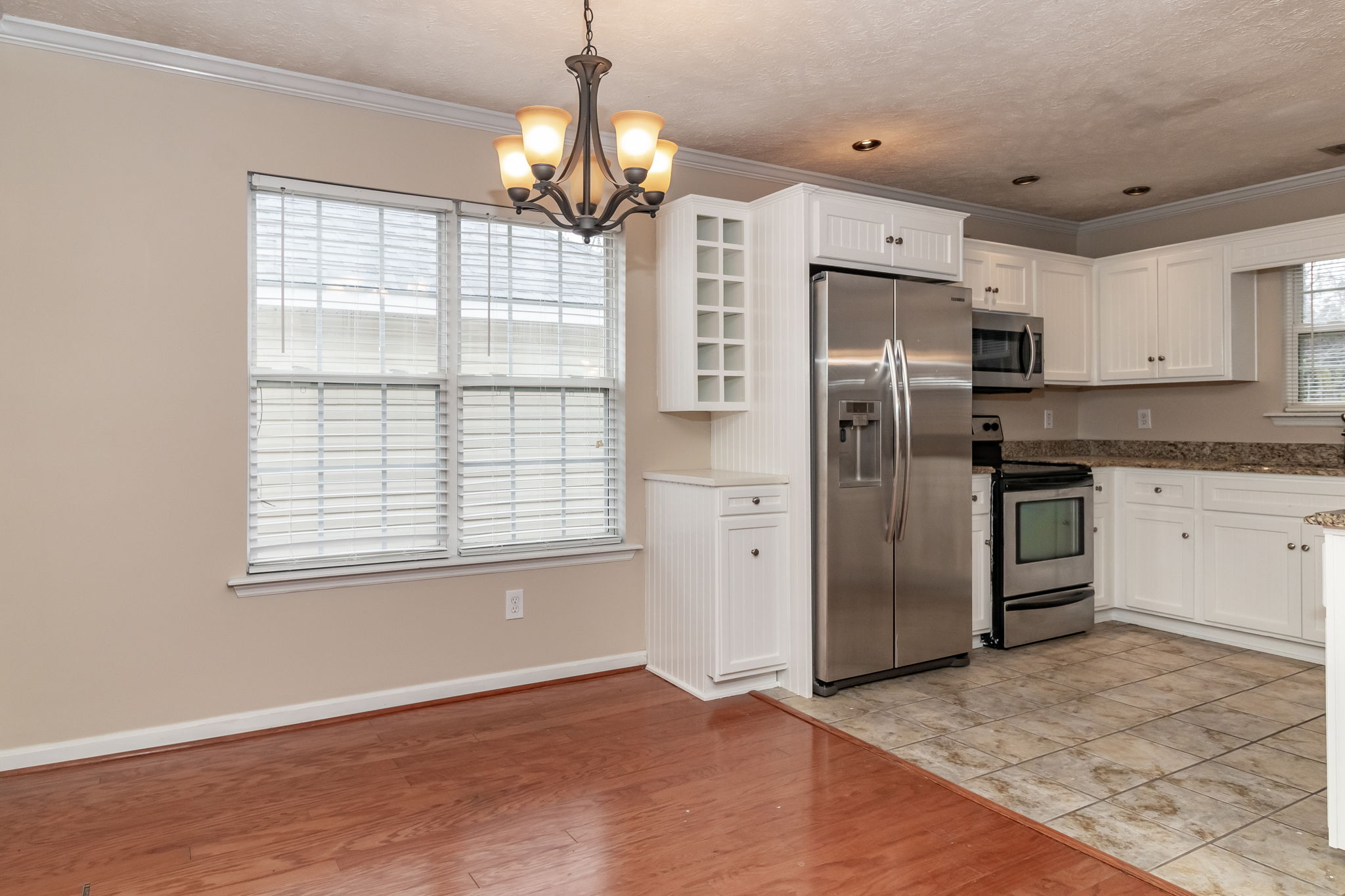 Dining Area - Kitchen