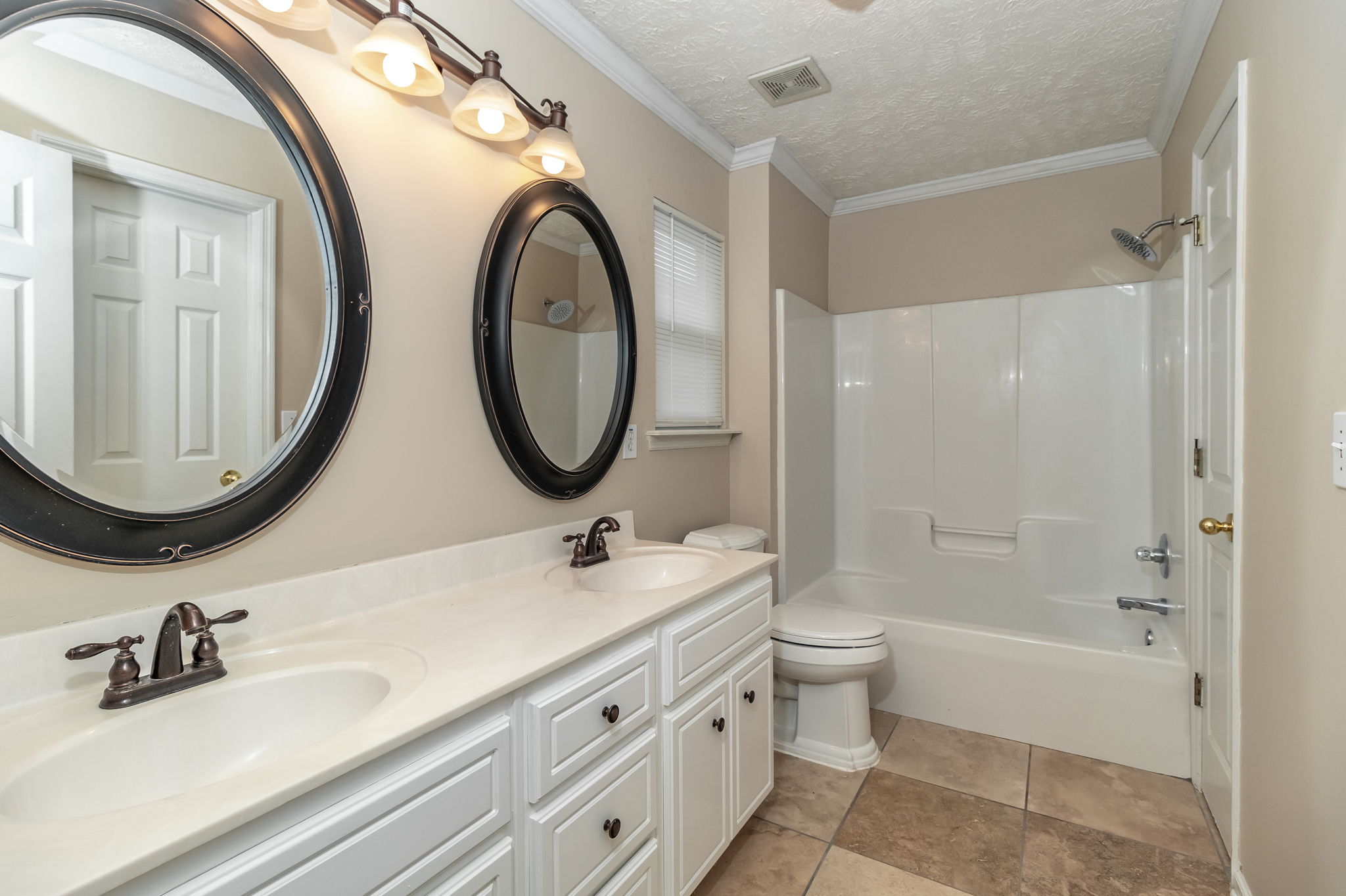 Owner's En-Suite Bath
