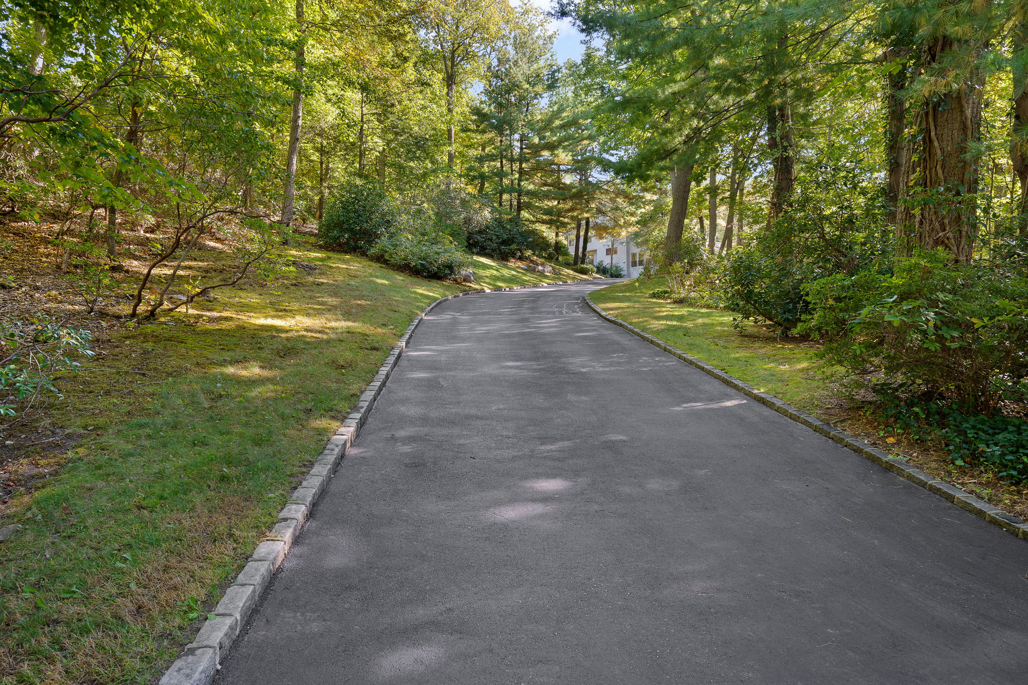 1535 Laurel Hollow Rd, Syosset, NY 11791, USA Photo 1