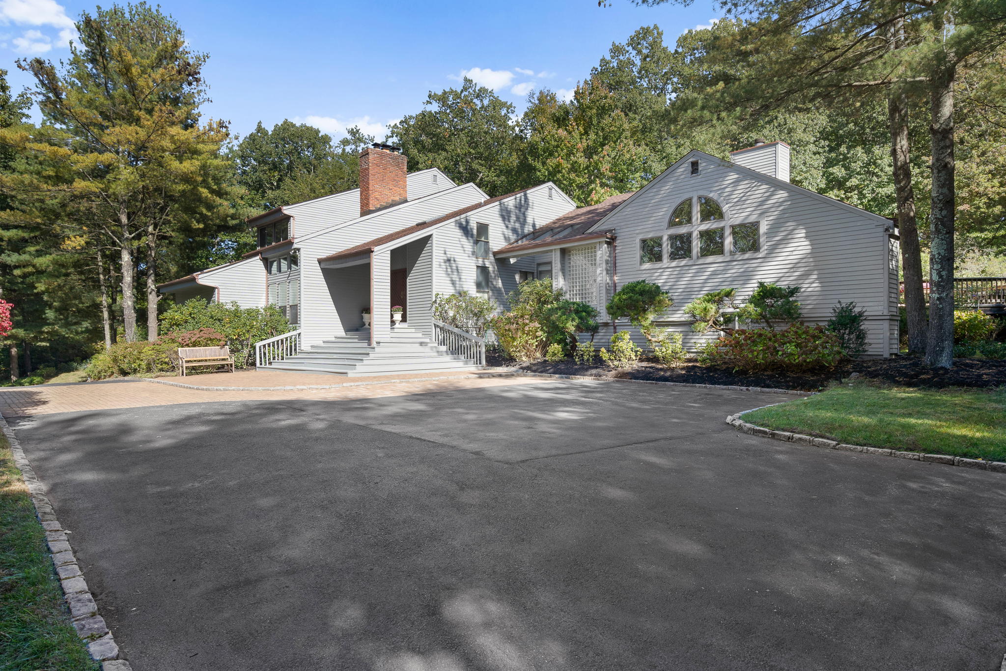 1535 Laurel Hollow Rd, Syosset, NY 11791, USA Photo 5