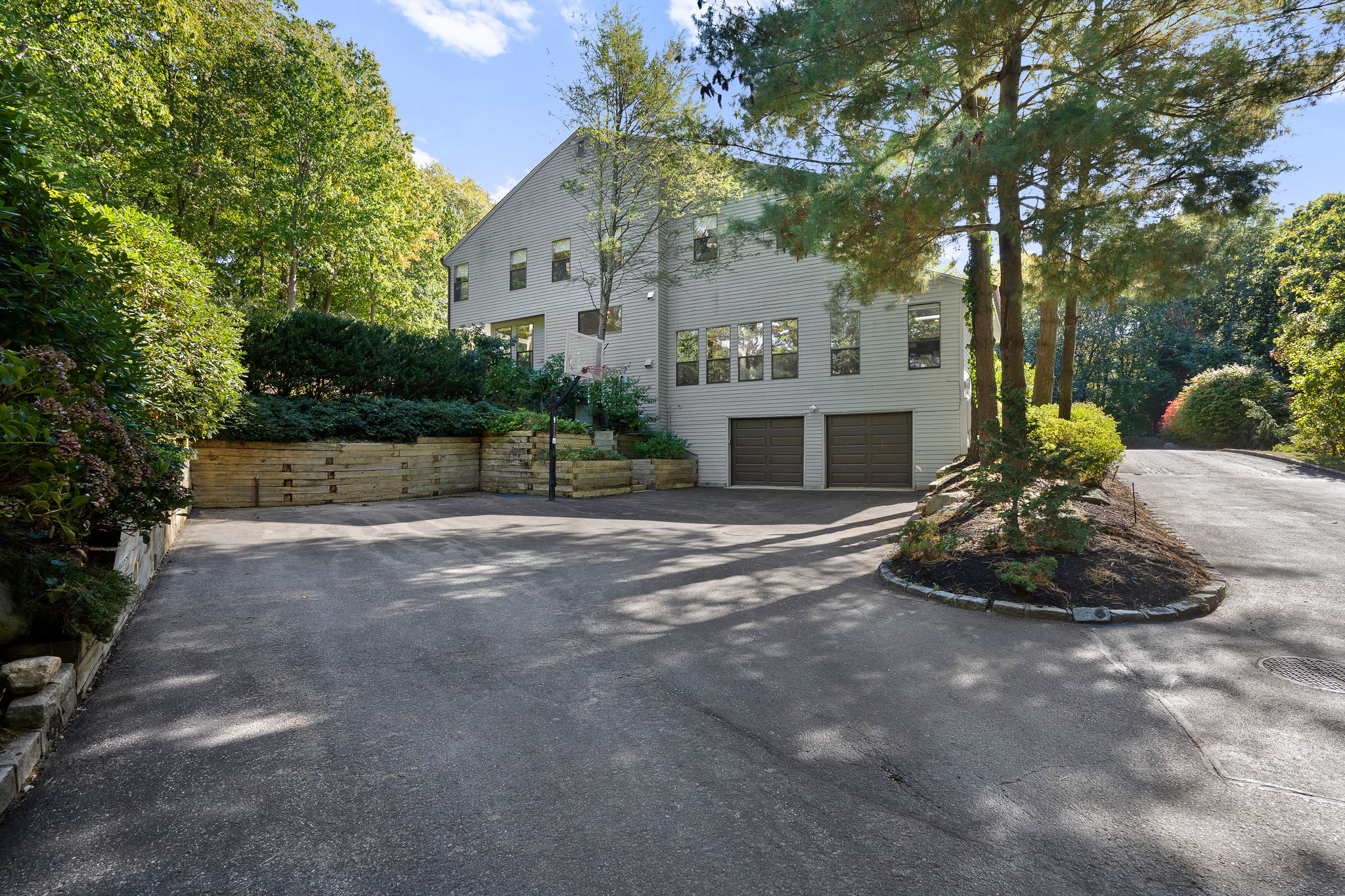 1535 Laurel Hollow Rd, Syosset, NY 11791, USA Photo 2