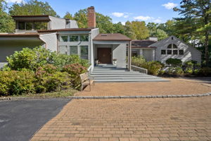 1535 Laurel Hollow Rd, Syosset, NY 11791, USA Photo 5