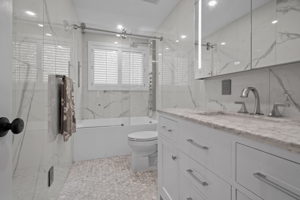 1535 Laurel Hollow Rd, Syosset, NY 11791, USA Photo 32