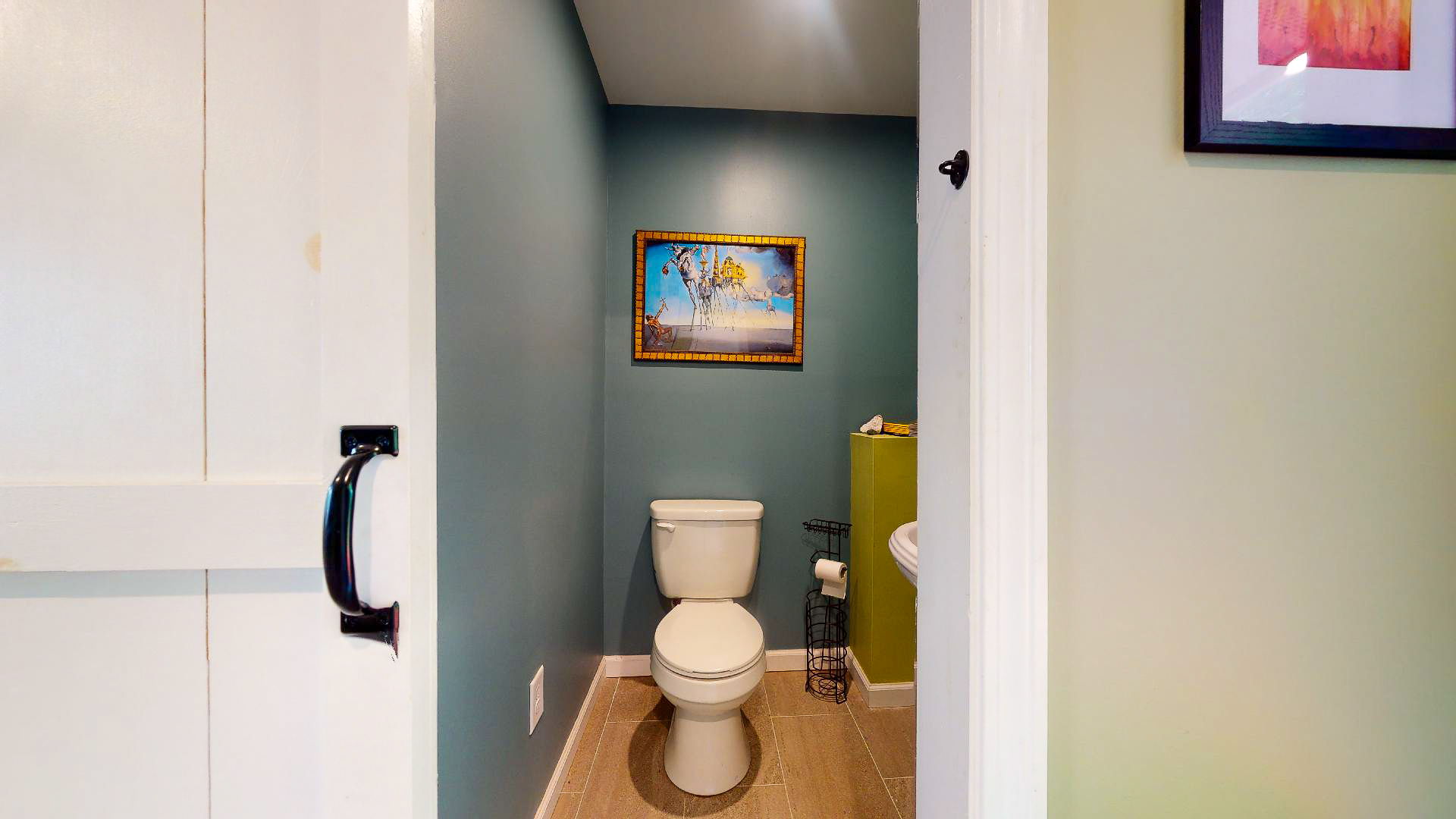 Entry half bath