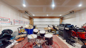 2 car garage. Master suite above.