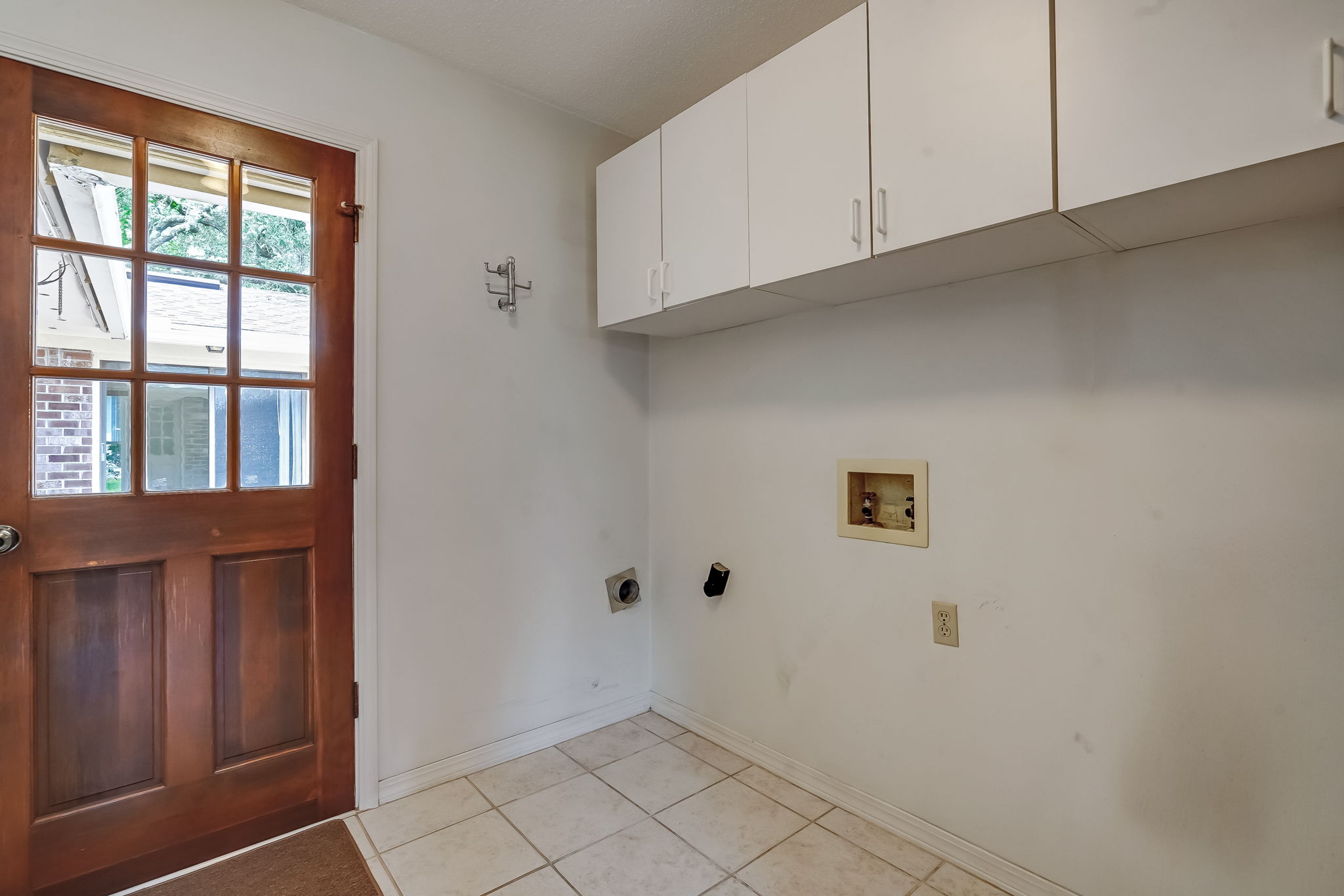 Half Bath/Laundry Room