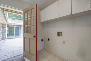 Half Bath/Laundry Room