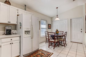 Kitchen/Breakfast Area