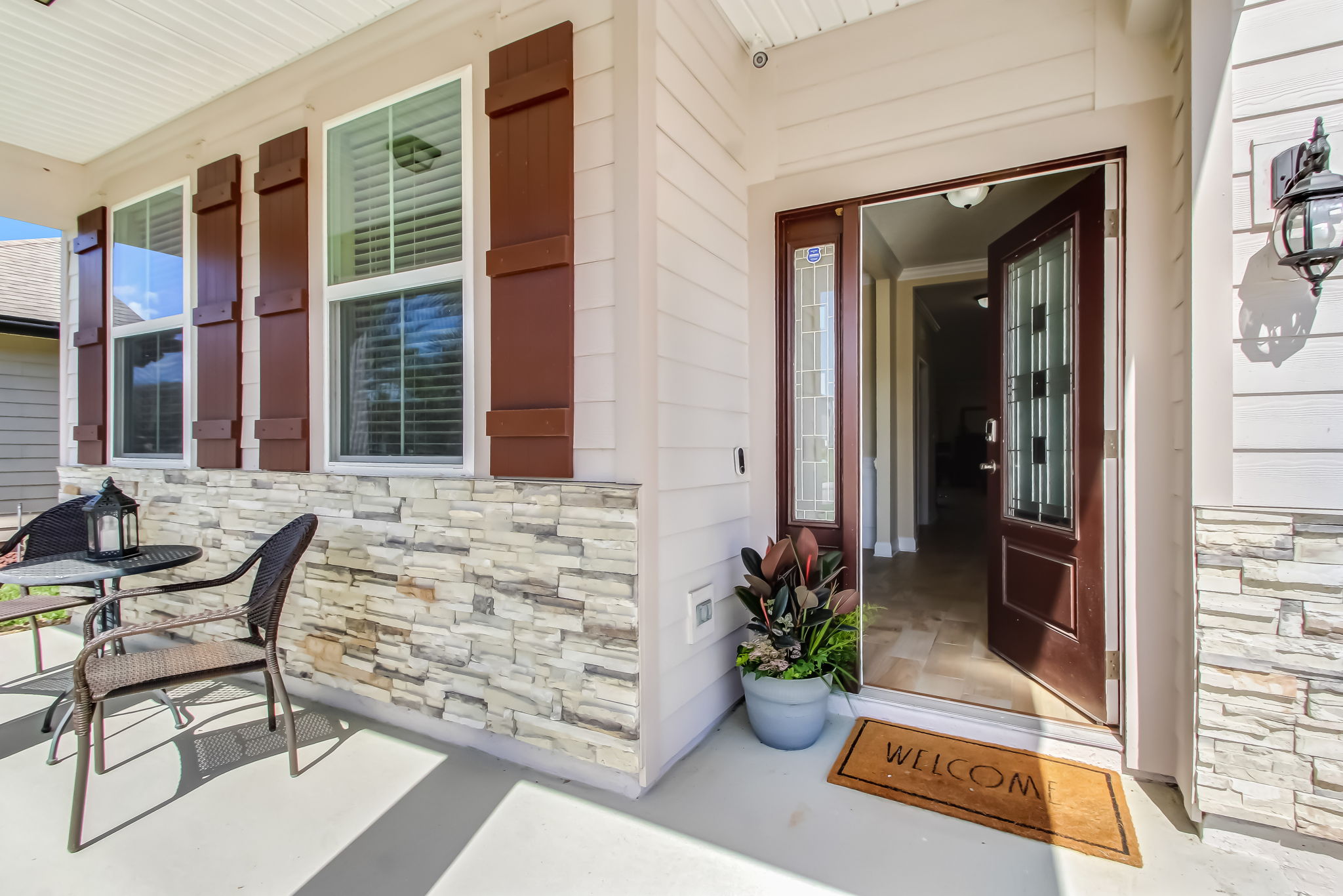 Front Porch/Entrance