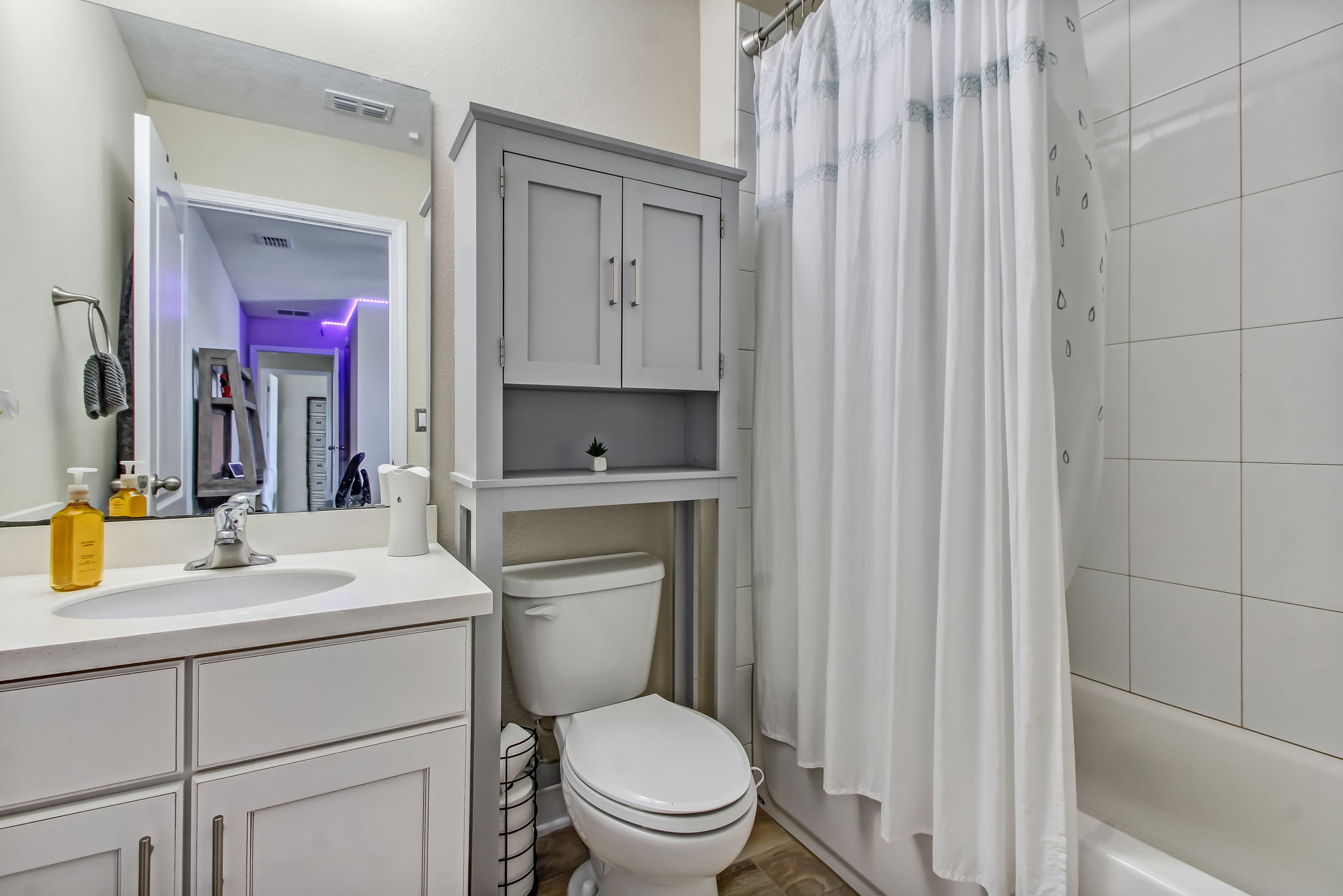 Bedroom 4's Private Bath