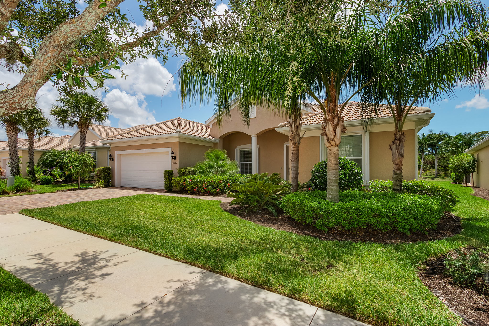 8542 Karina Ct, Naples, FL 34114, US Photo 3