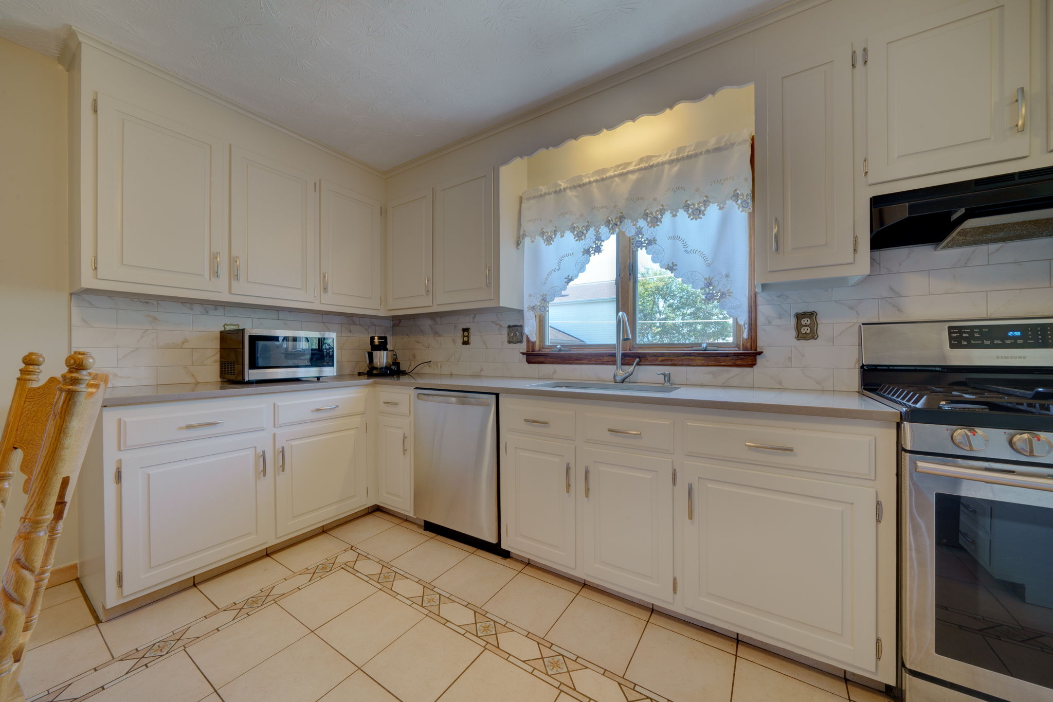 9 Angela Dr, Wethersfield, CT 06109, USA Photo 48