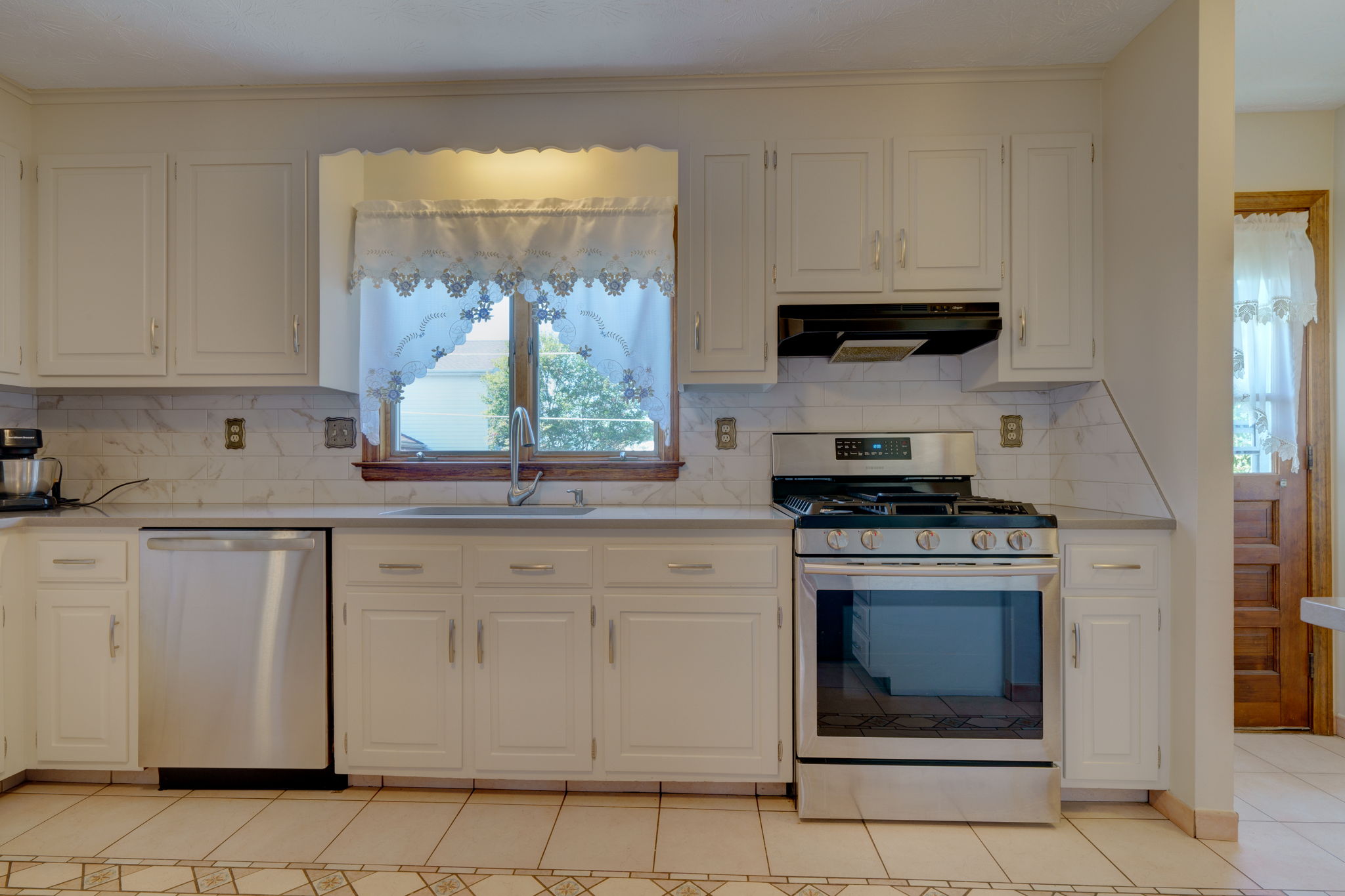 9 Angela Dr, Wethersfield, CT 06109, USA Photo 49