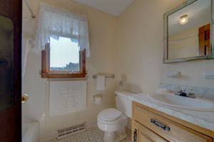 9 Angela Dr, Wethersfield, CT 06109, USA Photo 57