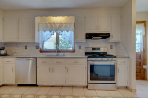 9 Angela Dr, Wethersfield, CT 06109, USA Photo 48