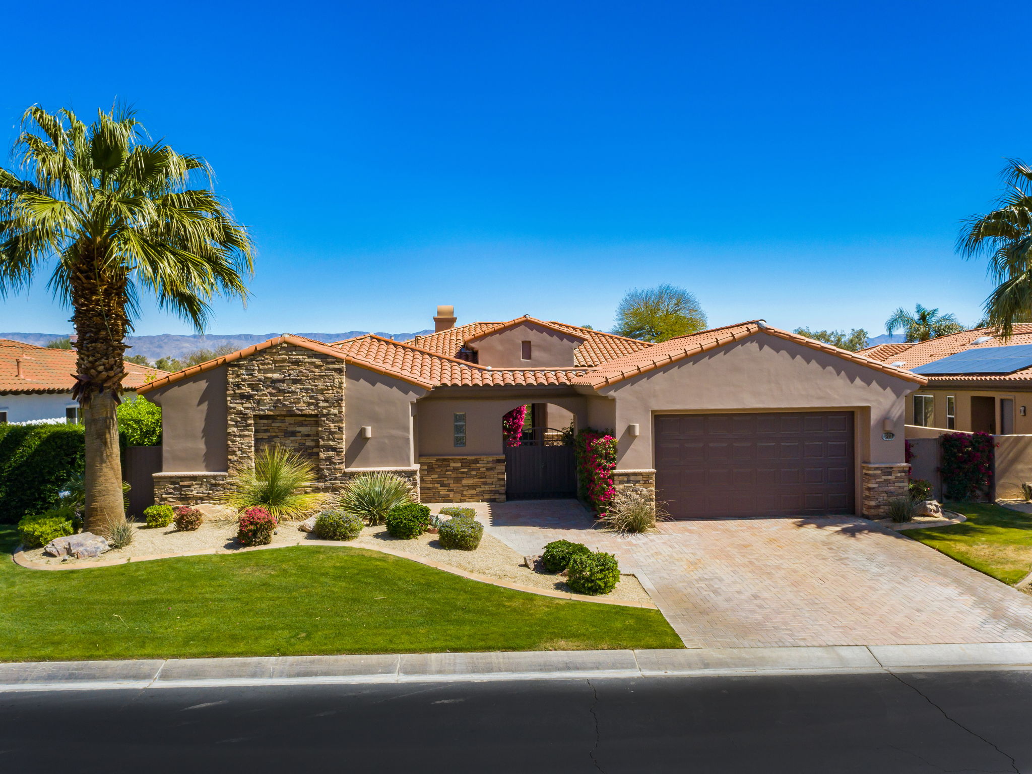 201 Loch Lomond Rd, Rancho Mirage, CA 92270, US Photo 1