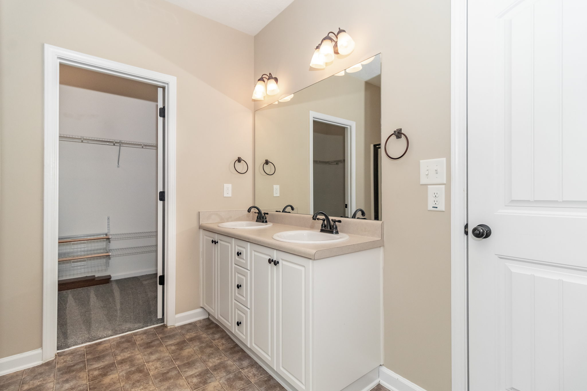 Owner's En-Suite Bath