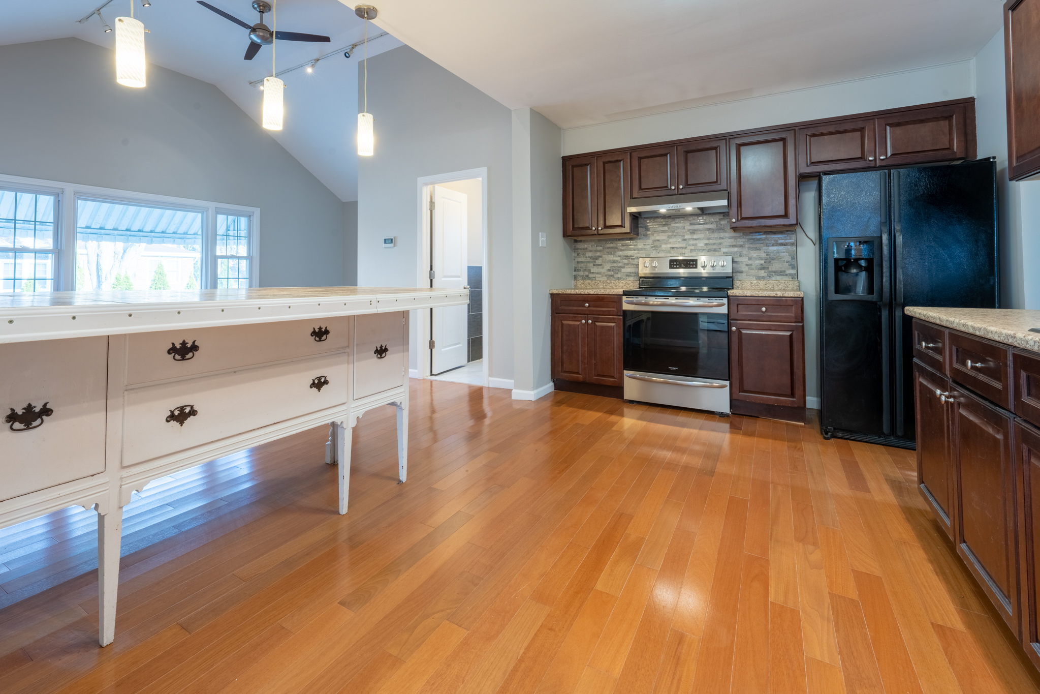 490 W Jackson Ave, Bridgeport, CT 06604, USA Photo 16