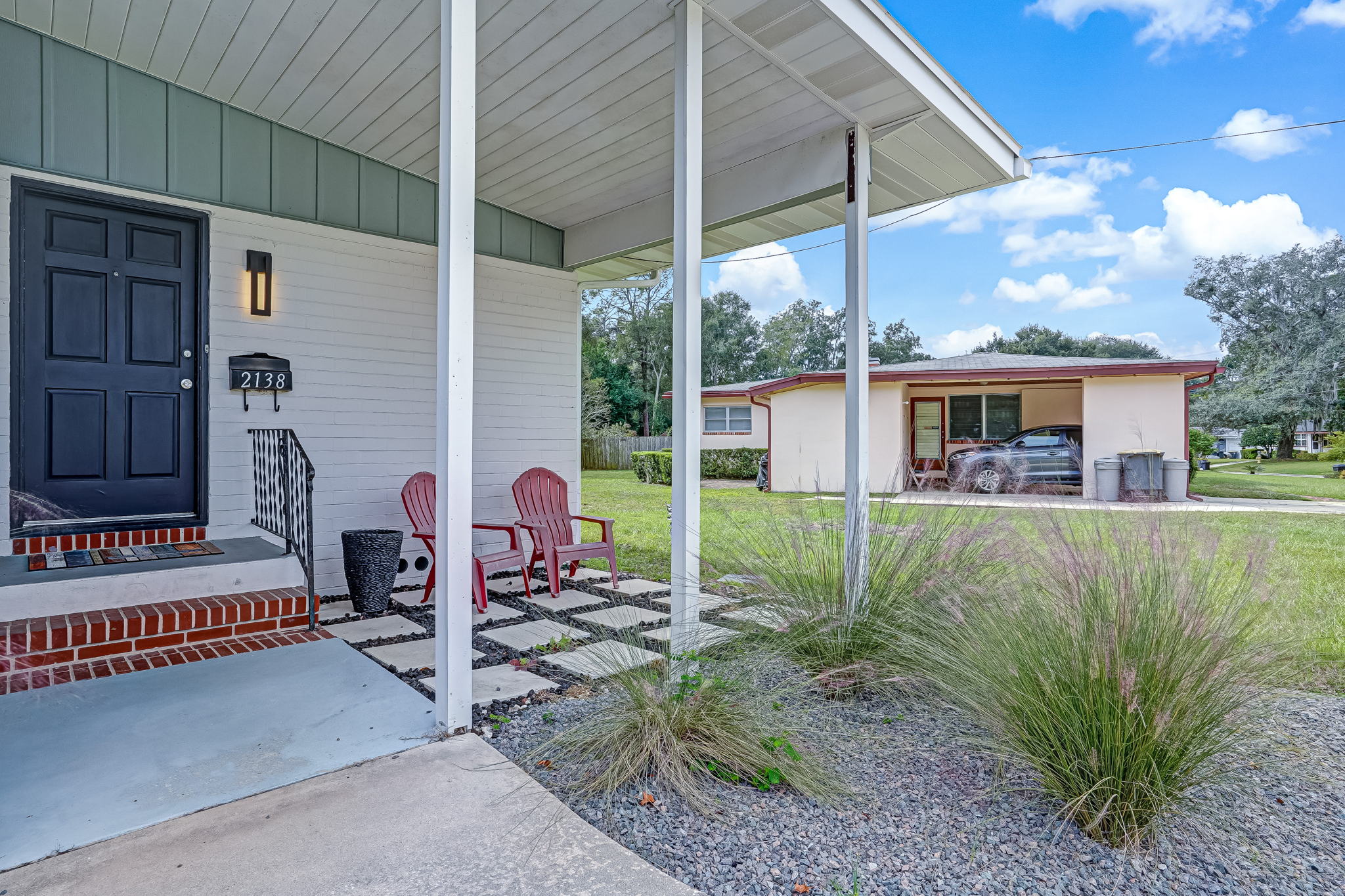 Front Porch/Entrance
