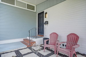 Front Porch/Entrance