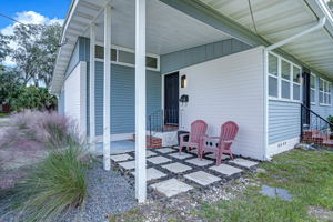 Front Porch/Entrance