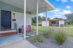 Front Porch/Entrance