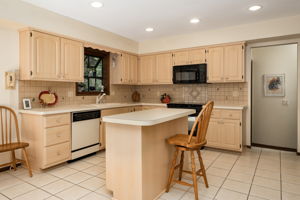 1678 Chatham Dr, Troy, MI 48084, USA Photo 12
