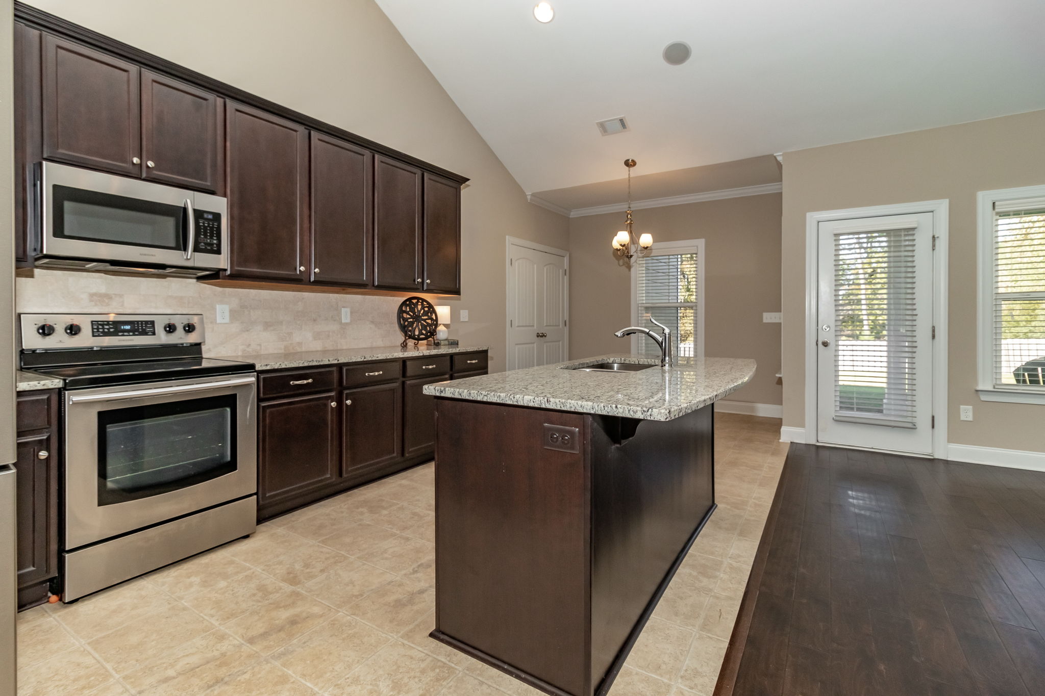Kitchen - Large Island