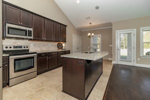 Kitchen - Large Island