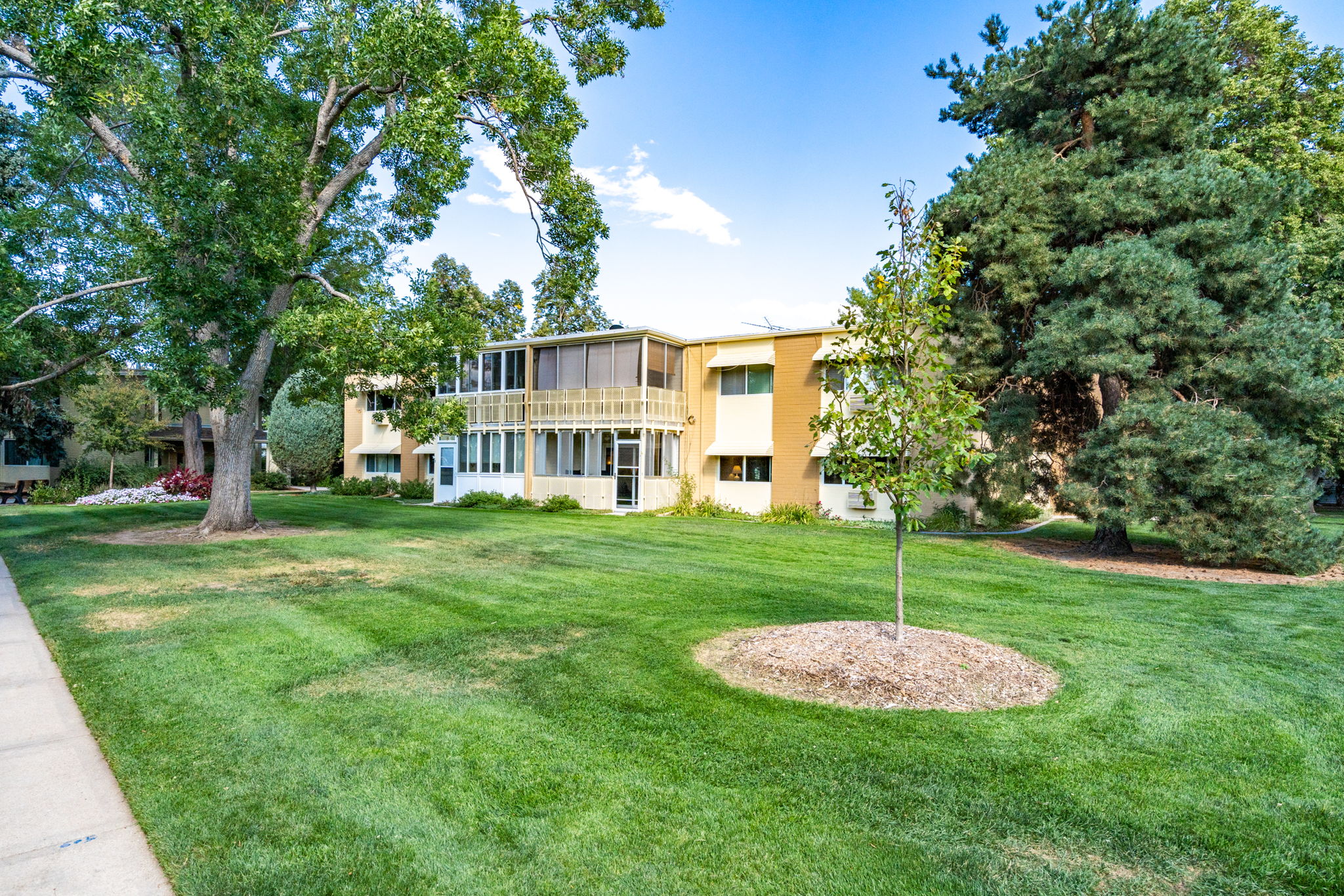 635 S Clinton St, Denver, CO 80247, USA Photo 2