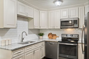 635 S Clinton St, Denver, CO 80247, USA Photo 10