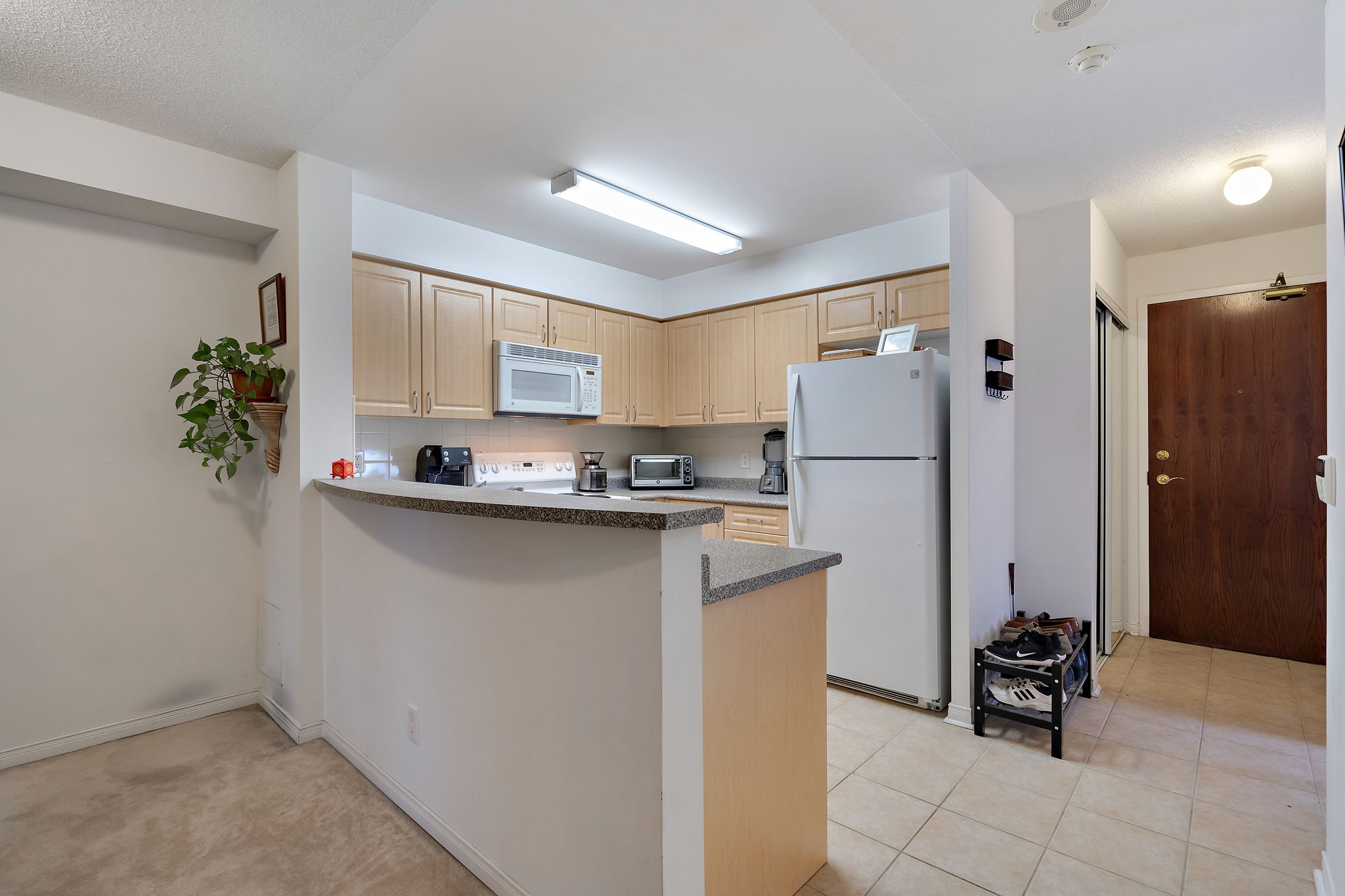 9 Michael Power Pl Unit 206, Etobicoke, ON M9A 0A5, CA Photo 8