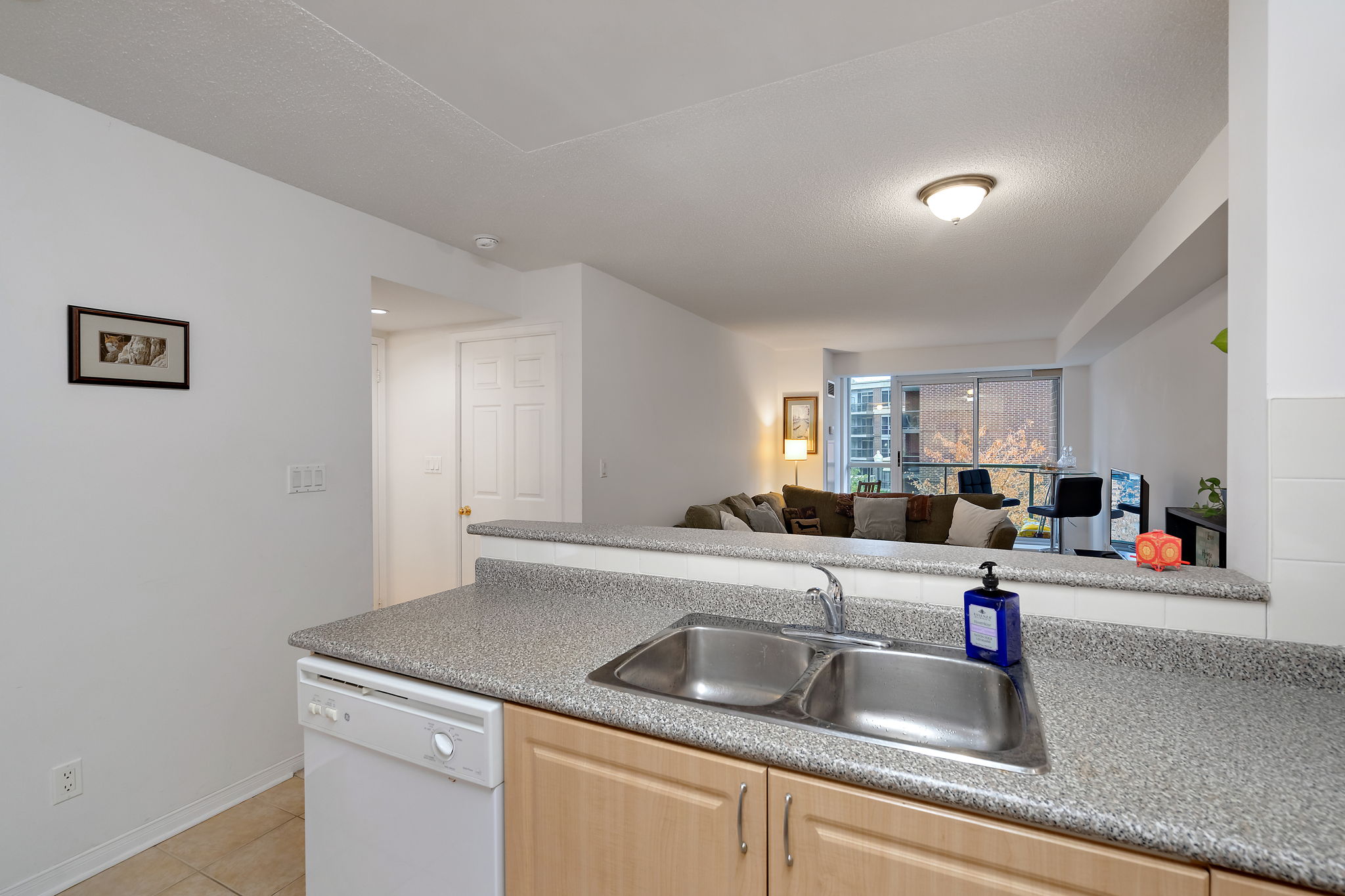 9 Michael Power Pl Unit 206, Etobicoke, ON M9A 0A5, CA Photo 7