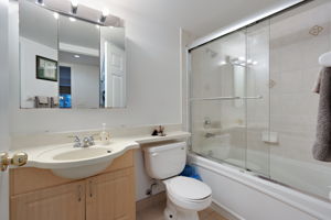 9 Michael Power Pl Unit 206, Etobicoke, ON M9A 0A5, CA Photo 16