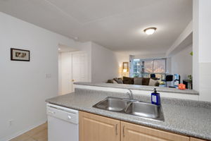 9 Michael Power Pl Unit 206, Etobicoke, ON M9A 0A5, CA Photo 6