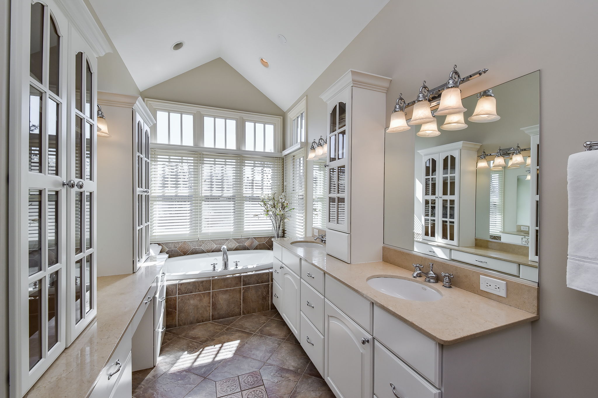 461 Phillips Ave, Glen Ellyn, IL 60137, US Photo 24