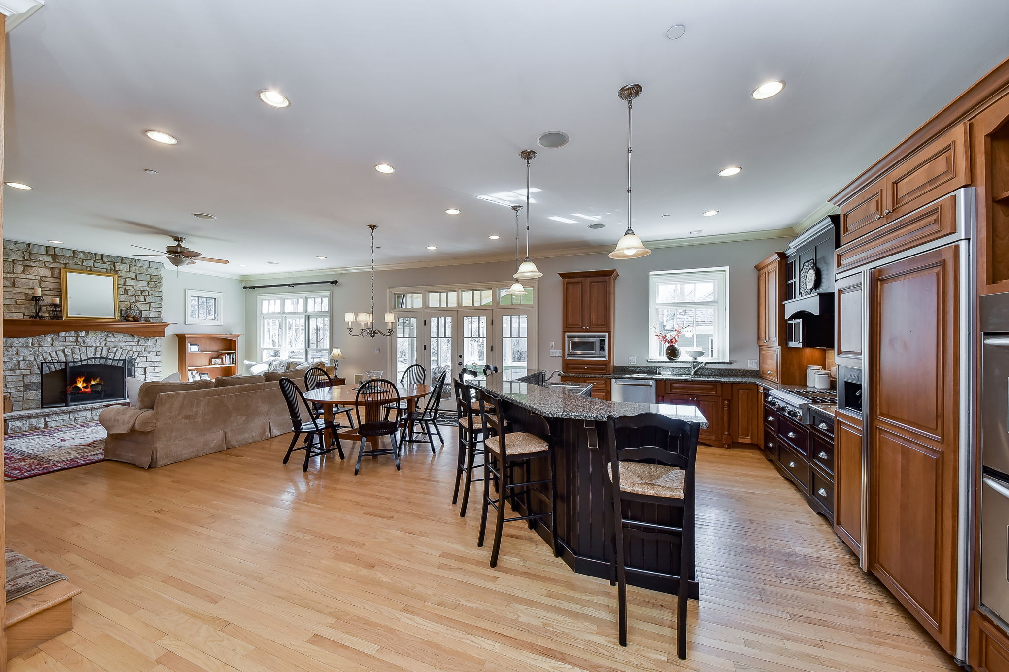 461 Phillips Ave, Glen Ellyn, IL 60137, US Photo 12