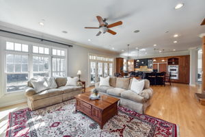 461 Phillips Ave, Glen Ellyn, IL 60137, US Photo 15